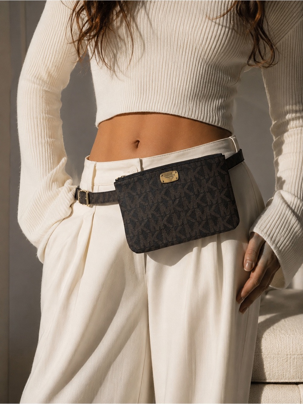 MICHAEL KORS Signature Brown
Chocolate BELT BAG Pouch Funny
Pack Gold
